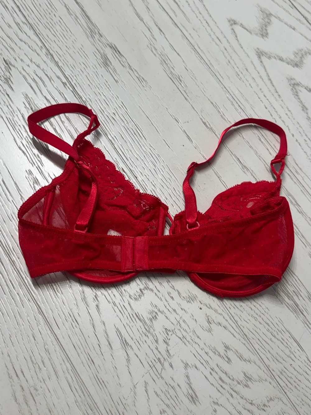 Victoria's Secret Red Lace Underwire Bra - Picture 1 of 3